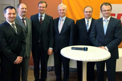 v.l.n.r.: Dr. Uwe Ziebold, Bernaus Brgermeister Hubert Handke, Hans-Georg von der Marwitz MdB, Dieter Dombrowski MdL, der Brgermeister von Altlandsberg Arno Jaeschke und Prof. Dr. Michael Schierack MdL.